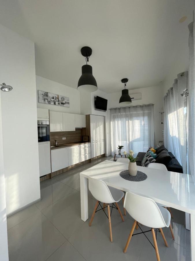 Apartment Lounge *